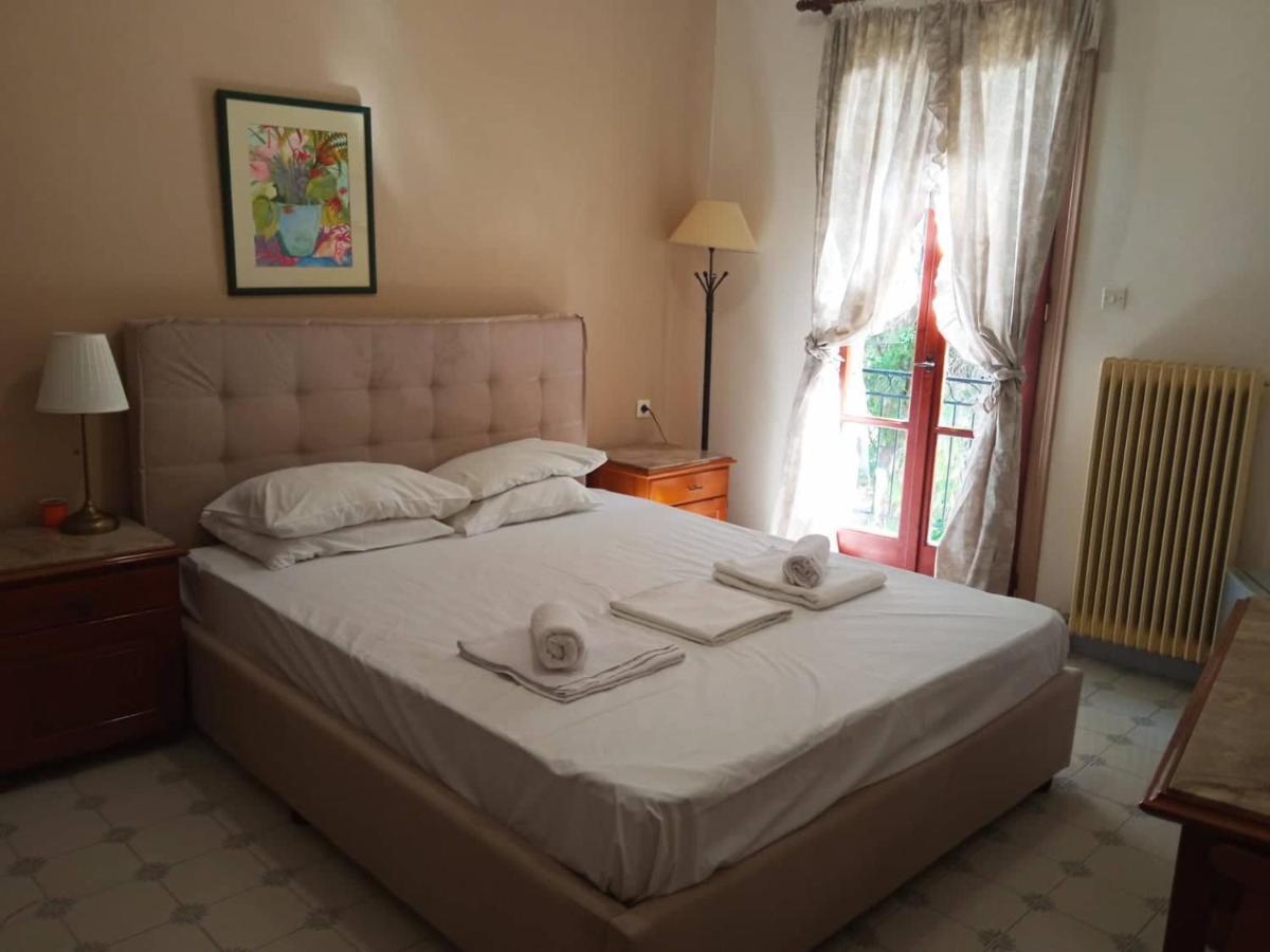 Koukonas Hotel Galaxidi ภายนอก รูปภาพ