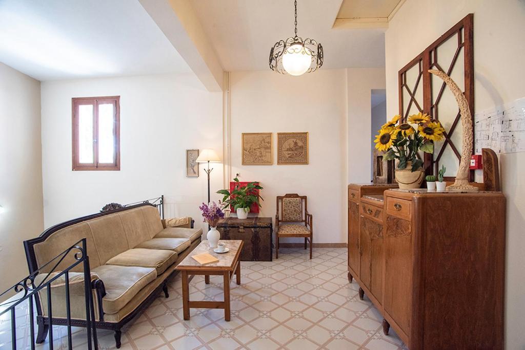 Koukonas Hotel Galaxidi ภายนอก รูปภาพ