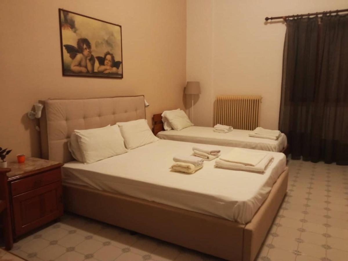 Koukonas Hotel Galaxidi ภายนอก รูปภาพ
