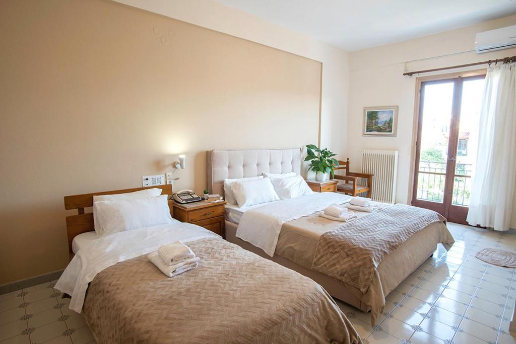 Koukonas Hotel Galaxidi ภายนอก รูปภาพ