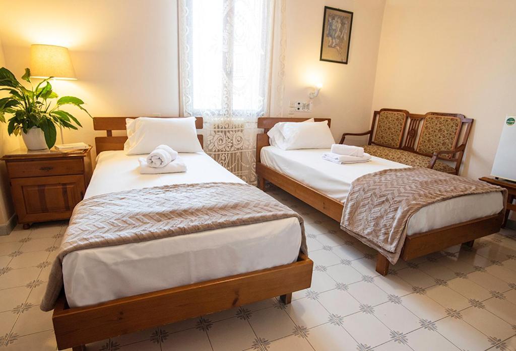 Koukonas Hotel Galaxidi ภายนอก รูปภาพ