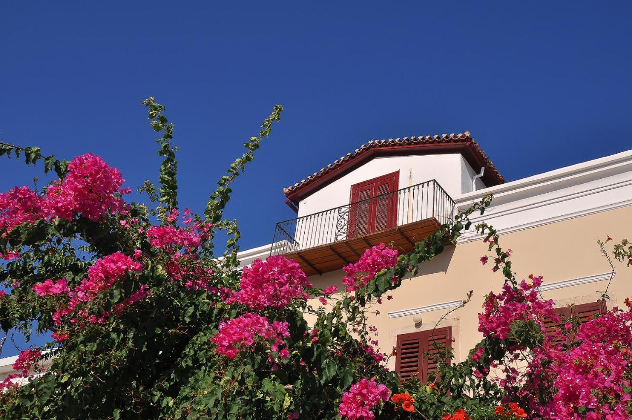 Koukonas Hotel Galaxidi ภายนอก รูปภาพ