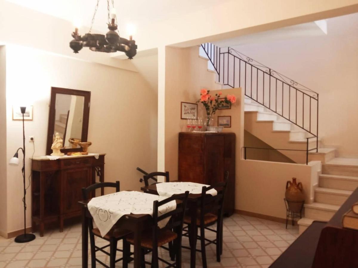 Koukonas Hotel Galaxidi ภายนอก รูปภาพ